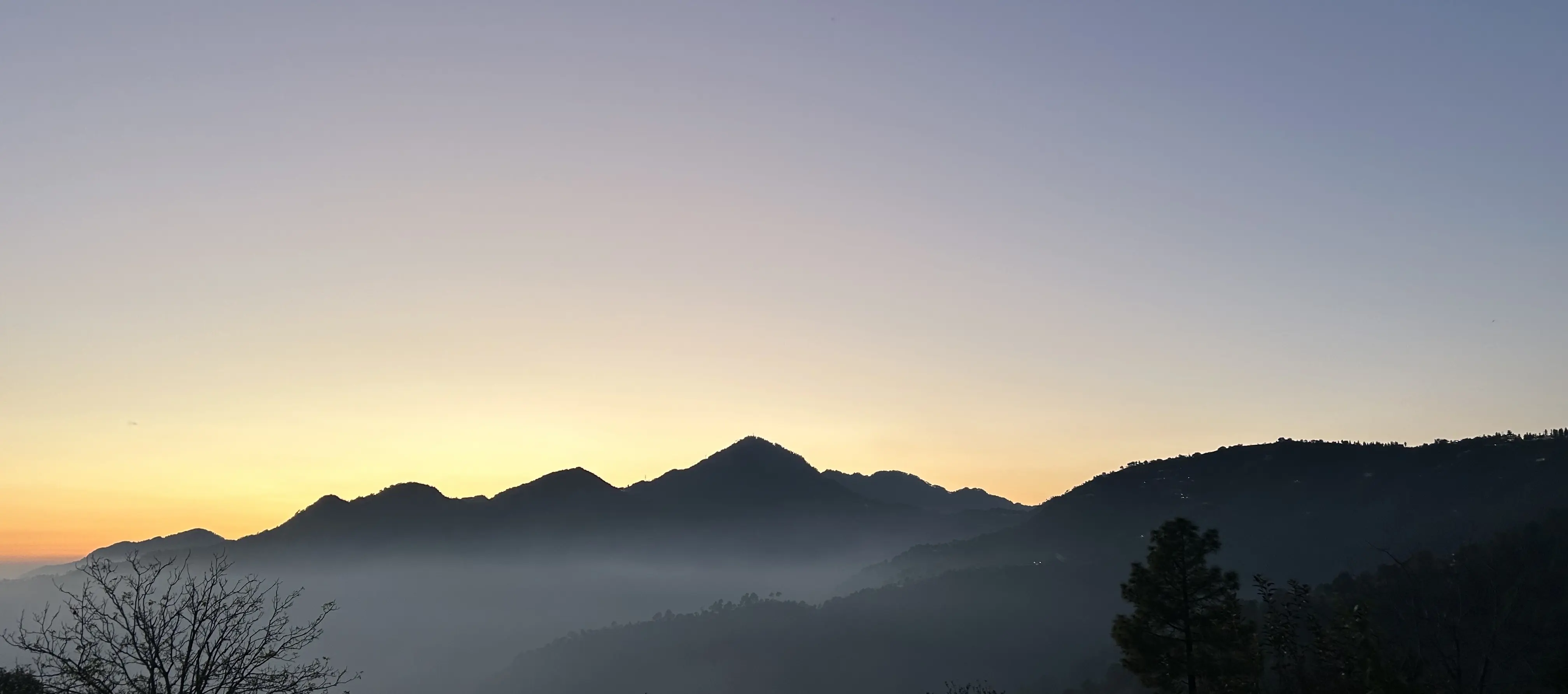 Sunset by the mountains